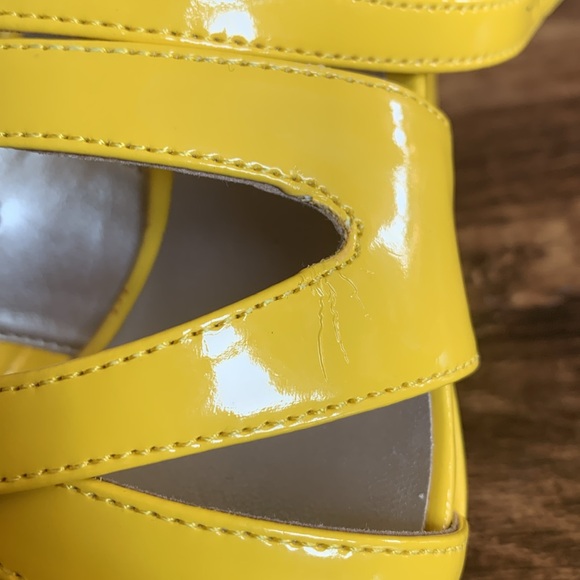 G BY GUESS YELLOW HIGH HEELS - Picture 6 of 7